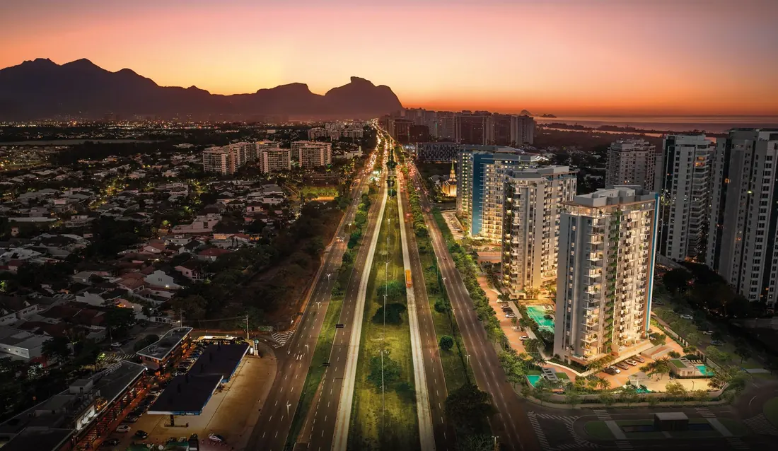 Vista aérea da Avenida das Américas e da região do Golfe Olímpico, onde fica o Epic Golf Residence, na Barra da Tijuca